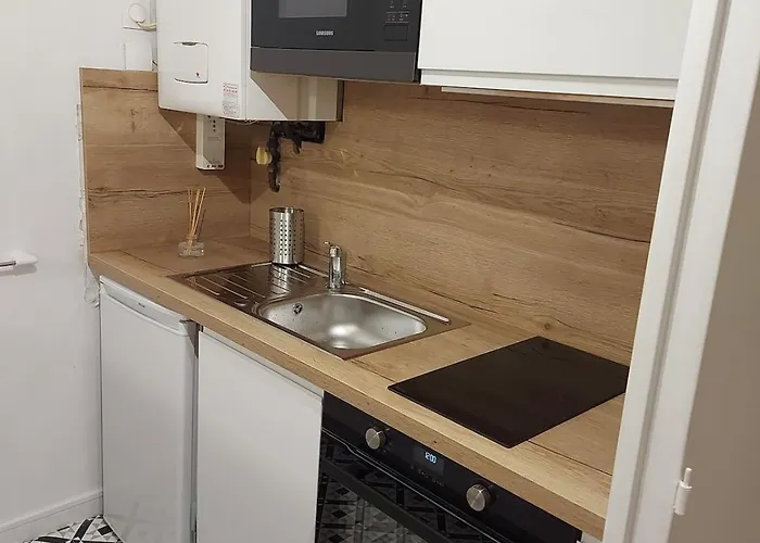 アパート Charming Facing Train Station *