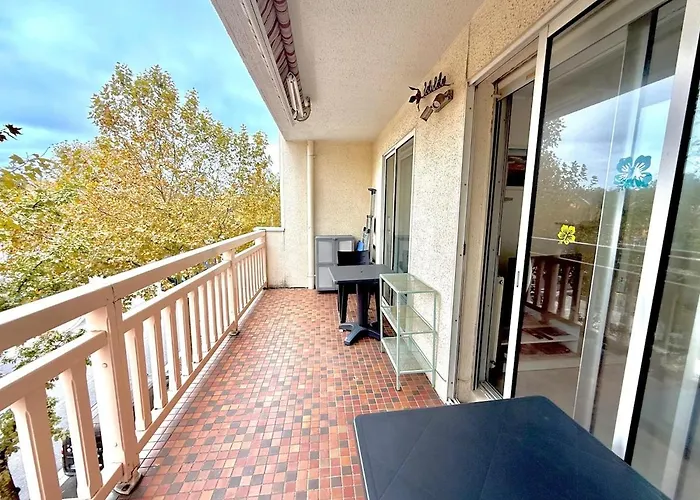 アパート Charming Facing Train Station アルカション